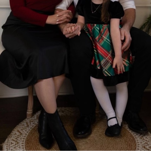 Velvet and silky. New, only worn once. Fits a 4 or 5T - Picture 6 of 7